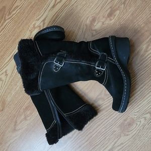 Black fuzzy BareTraps